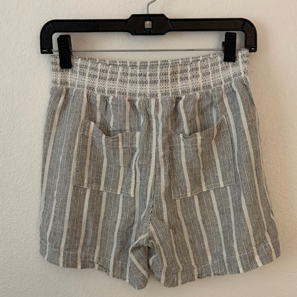 Pants - Briggs New York Women's Striped Gray Shorts SZ Small